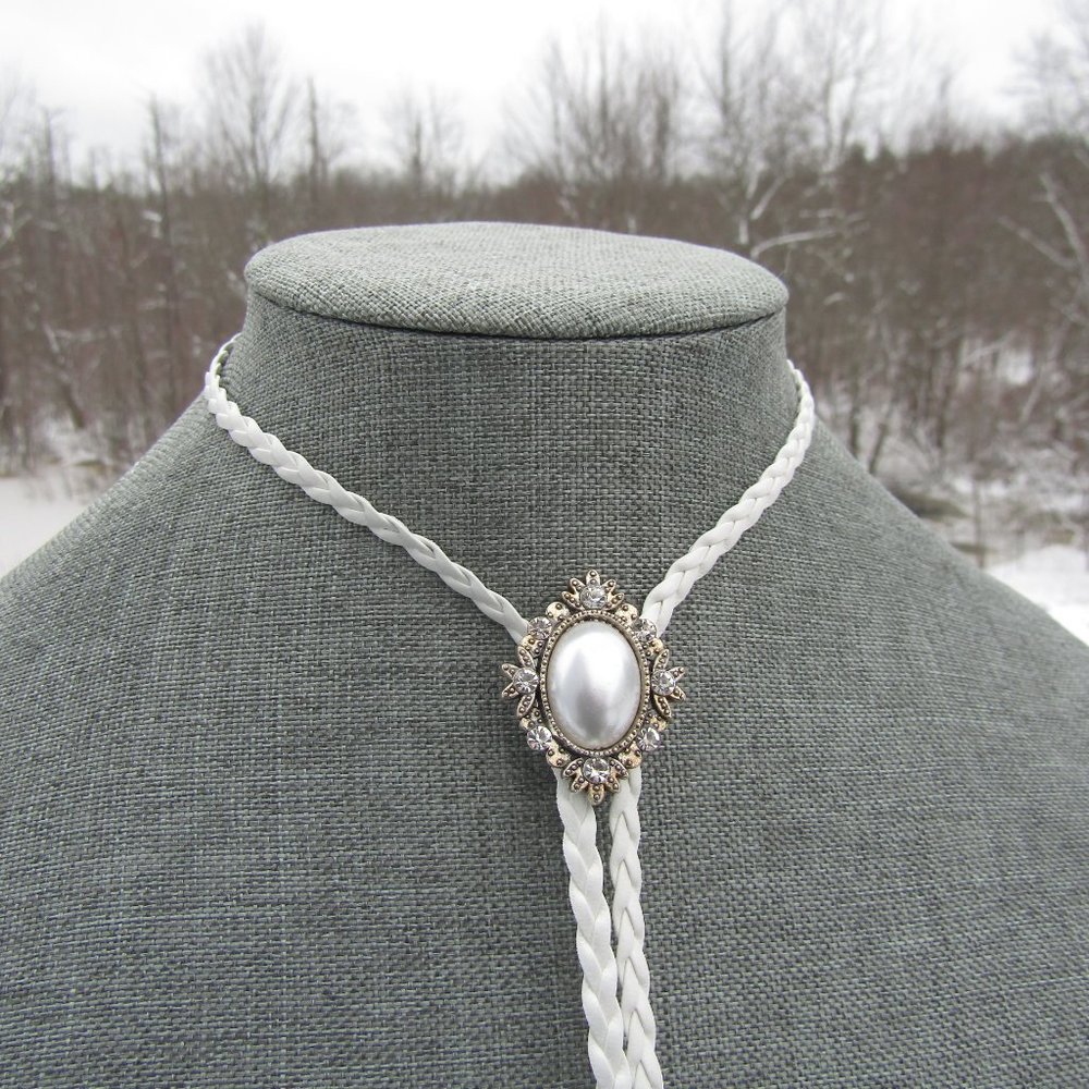 Wedding Style Bolo White Braided Faux Leather Cord Large Faux pearl and gems - Picture 1 of 5